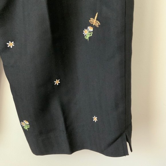 Alfred Dunner Capri Women Size 12 Black Novelty Embroidered Pusher Pants - Picture 8 of 11